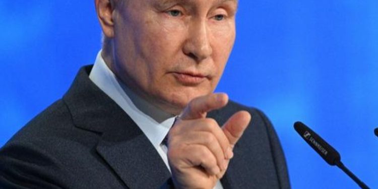 Corte Penal Internacional emite orden de detención contra Putin