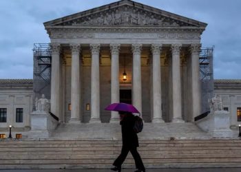 Corte Suprema de EE.UU. bloquea ley antimigrantes de Texas