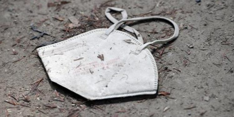 COVID-19: Â¿protege usar mascarilla en un grupo de gente que no la usa?