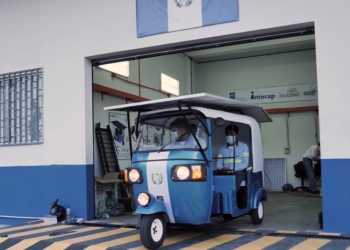 Crean Tuk Tuk eléctrico con energí­a solar