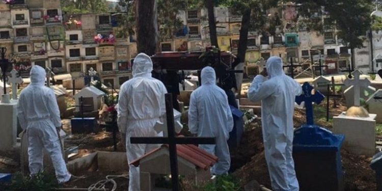 Crece demanda en el cementerio municipal de Mixco