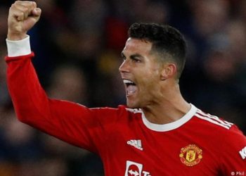 Cristiano Ronaldo -no está en venta-, dice el entrenador del Manchester United