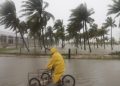 Cruz Roja facilita comunicación entre guatemaltecos y familiares en Florida por emergencia del huracán Milton