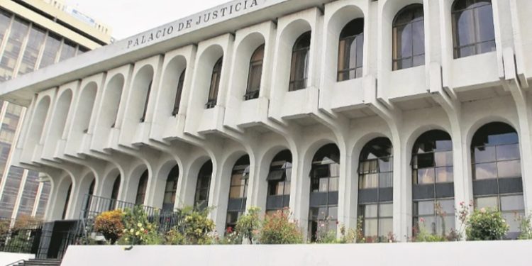 CSJ rechaza antejuicio solicitado por Bernardo Arévalo contra Consuelo Porras