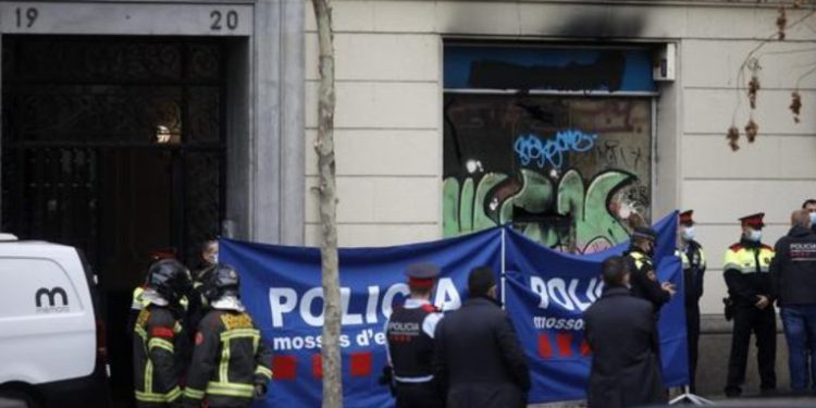 Cuatro muertos, entre ellos dos niños, en incendio en Barcelona