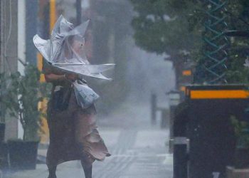 Cuatro muertos y más de 100 heridos en Japón por tifón Nanmadol