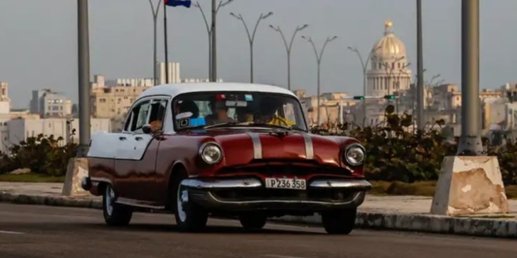 Cuba aplaza aumento de más de 500% en precio de combustibles