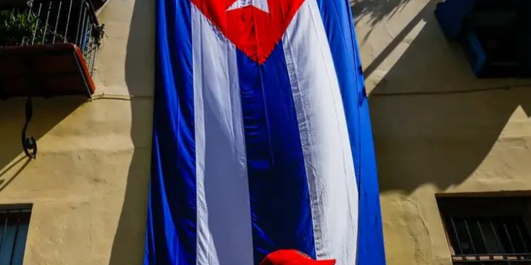 Cuba condena a 15 años a una joven que transmitió protestas