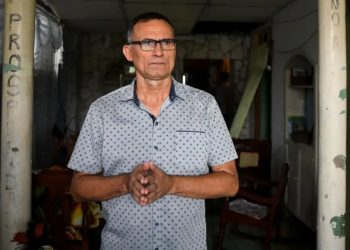 Cuba devuelve a prisión a los opositores Ferrer y Navarro