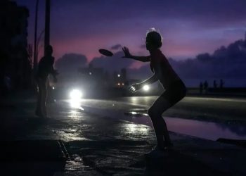 Cuba regresa paulatinamente a su normalidad con apagones