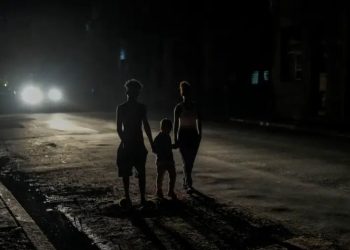 Cuba restablece red eléctrica pero con prolongados apagones