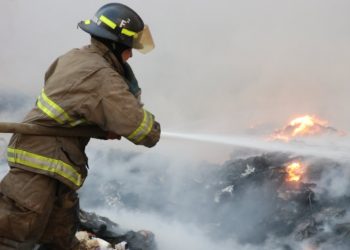 Cuerpos de socorro logran extinguir el incendio en el vertedero de Villa Nueva