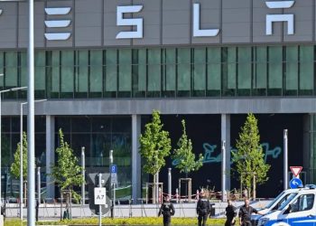 Culmina intensa jornada de protestas contra Tesla en Berlín