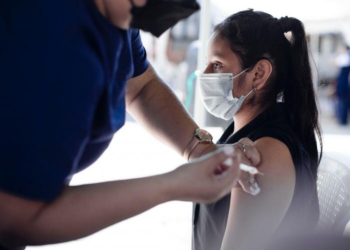 Dan a conocer direcciones departamentales donde se vacunaran jóvenes de 12-17 años