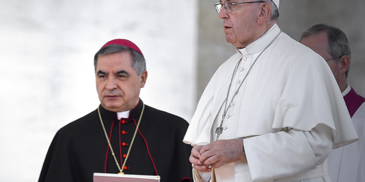 Dan a conocer una conversación telefónica entre el papa Francisco y un excardenal acusado de malversación