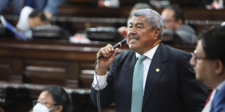 Dan trámite al antejuicio en contra de diputado Carlos Mencos