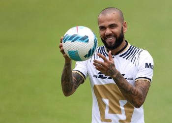 Dani Alves listo para su debut con los Pumas