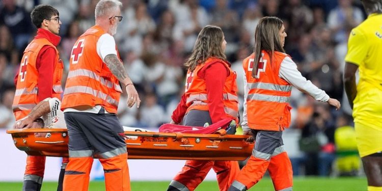 Dani Carvajal, operado con éxito de su rodilla y Ancelotti ya piensa en el recambio para el lateral derecho