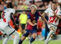 Dani Olmo lidera la remontada del Barça en Vallecas con un debut inmejorable