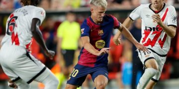 Dani Olmo lidera la remontada del Barça en Vallecas con un debut inmejorable