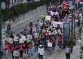 Decenas de mujeres conmemoran con caminata Dia Internacional de la Mujer
