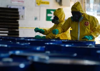 Decomisan 120 toneles de supuesto fenil fentanilo en aduana