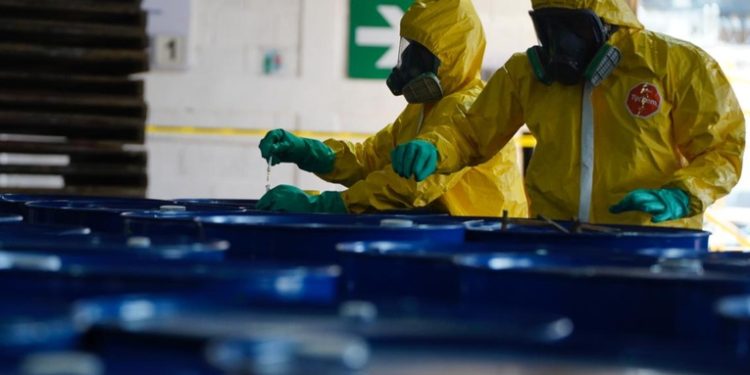 Decomisan 120 toneles de supuesto fenil fentanilo en aduana