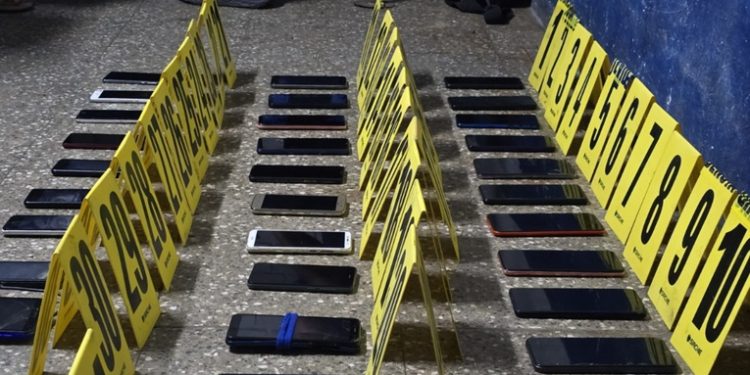 Decomisan 29 celulares en poder de pandilleros en granja de rehabilitación