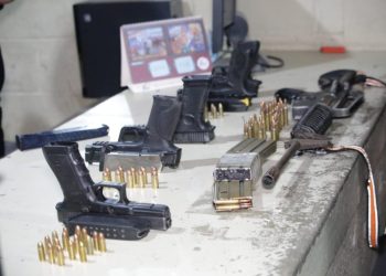 Decomisan pequeño arsenal y radiocomunicadores en operativo en la zona 3