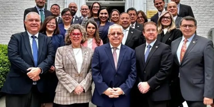 Delegación guatemalteca busca revertir arancel en reuniones con funcionarios de EE. UU.