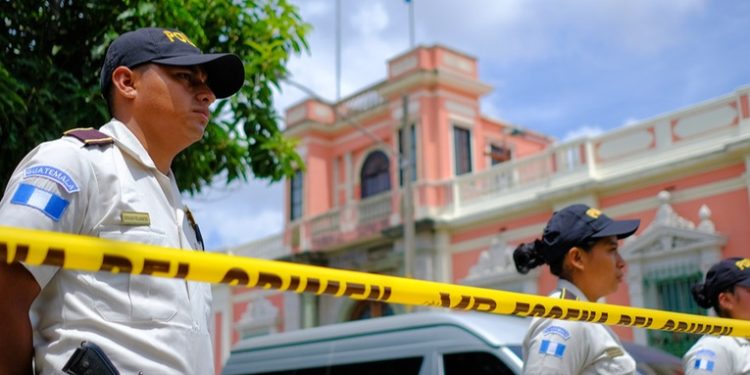 Denuncian el secuestro por fiscales de actas electorales que registraron la victoria de Arévalo