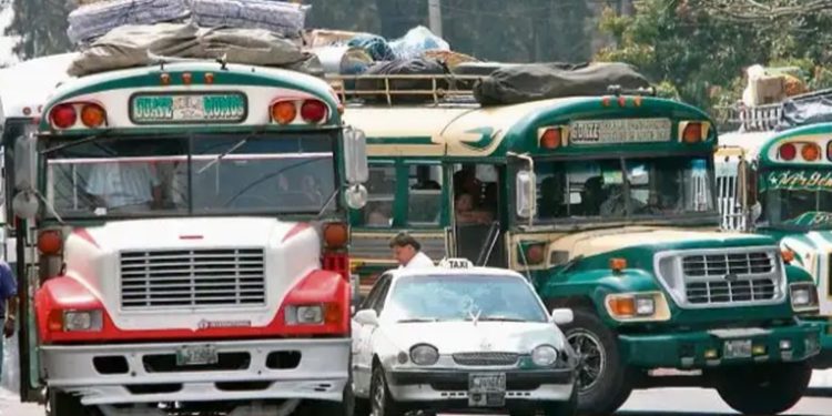 Denuncian incremento en el precio del pasaje en el transporte