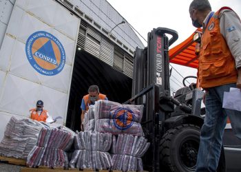 Denuncian sobrevaloración en compra de colchones en CONRED