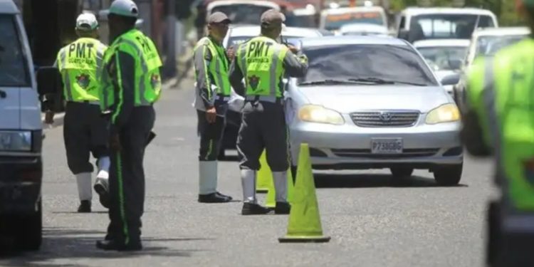Departamento de Tránsito de la PNC sanciona a 29 mil conductores sin licencia en lo que va del año