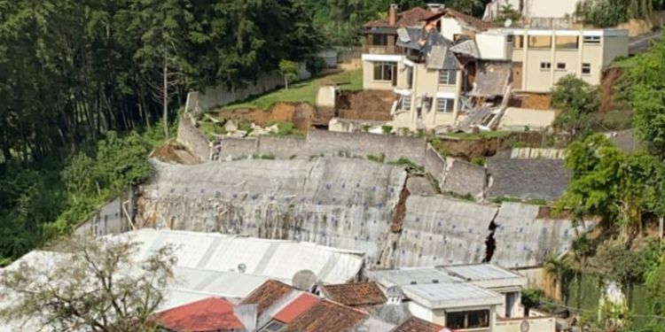 Derrumbe en ruta hacia Muxbal deja en riesgo a varios inmuebles