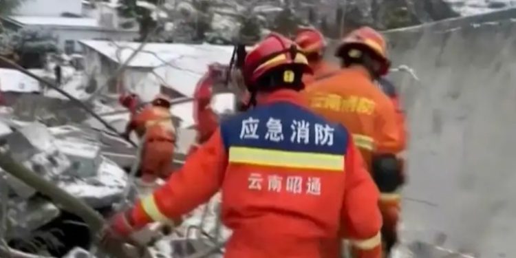 Derrumbe sepulta a 47 personas en suroeste de China