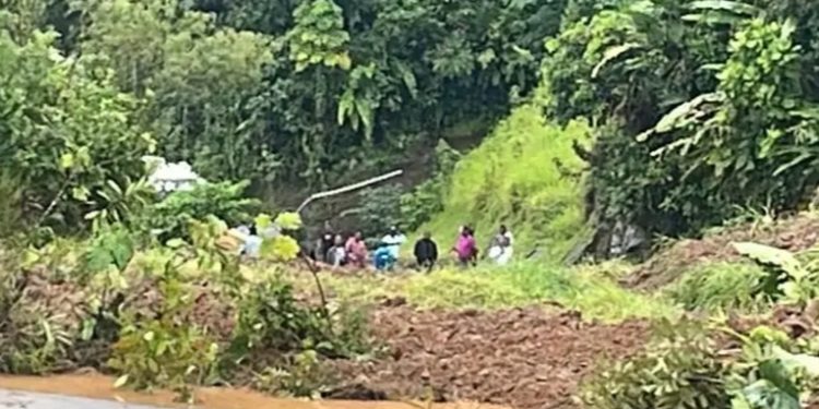Derrumbes de tierra dejan al menos 33 muertos en Colombia