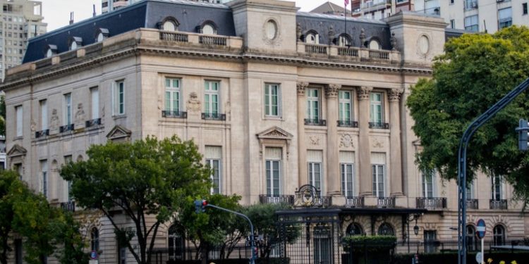 Desalojan embajada de EE.UU. en Argentina por amenaza de bomba