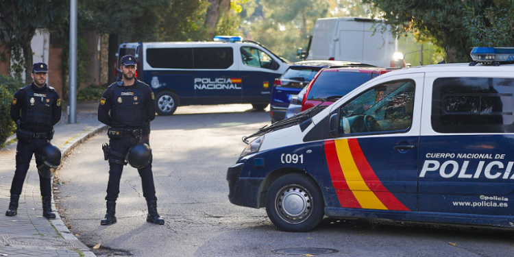 Desalojan locales y oficinas en el centro de Madrid por un aviso de bomba