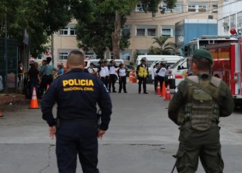 Desalojo en Hospital Roosevelt tras activación de alarma de bomba resulta ser falsa