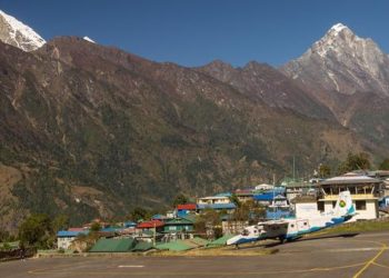 Desaparece avión con 22 personas a bordo en Nepal