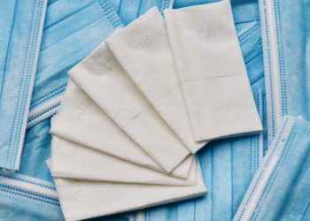 Desarrollan un nuevo material para mascarillas que puede capturar y desactivar las proteí­nas de los coronavirus