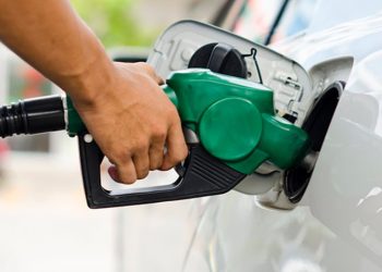 Descienden precios de los combustibles