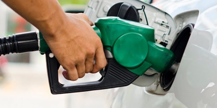 Descienden precios de los combustibles