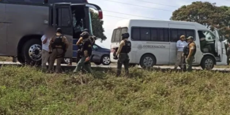 Descubren a 149 migrantes que simulaban ser turistas