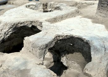 Descubren antiguas tumbas cónicas llenas de huesos y figurillas en un bosque de la Ciudad de México