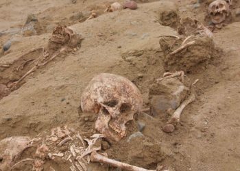 Descubren en Perú un entierro con 76 niños sacrificados durante la época prehispánica