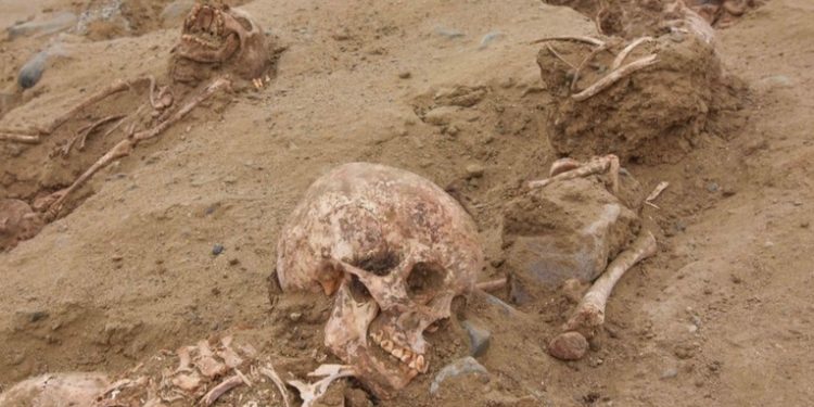 Descubren en Perú un entierro con 76 niños sacrificados durante la época prehispánica