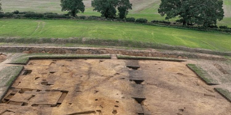 Descubren las ruinas de un posible templo precristiano de hace 1.400 años en Inglaterra