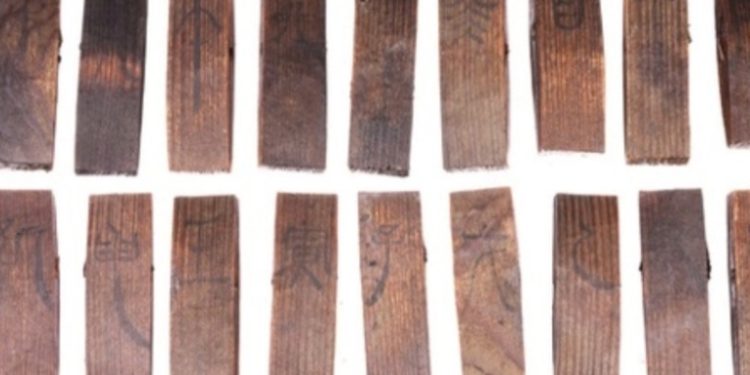 Descubren un calendario astronómico de 2.000 años de antigüedad en una tumba china